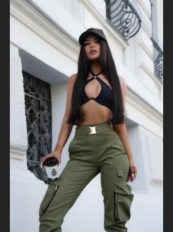 Spodnie typu bojówki w kolorze khaki